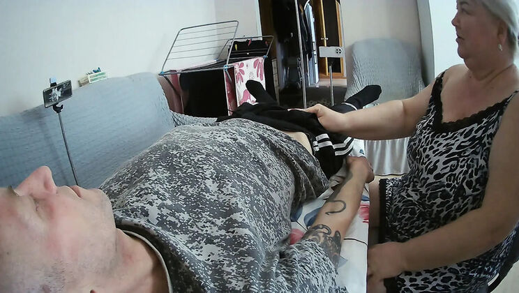 Mom Swallows Cum - Deep Throat Blowjob & Sperm Swallowing