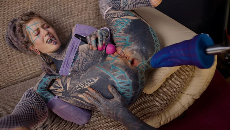 Alternative Girl Anuskatzz & Lily Lu Anal Fuck with Toys and Machine