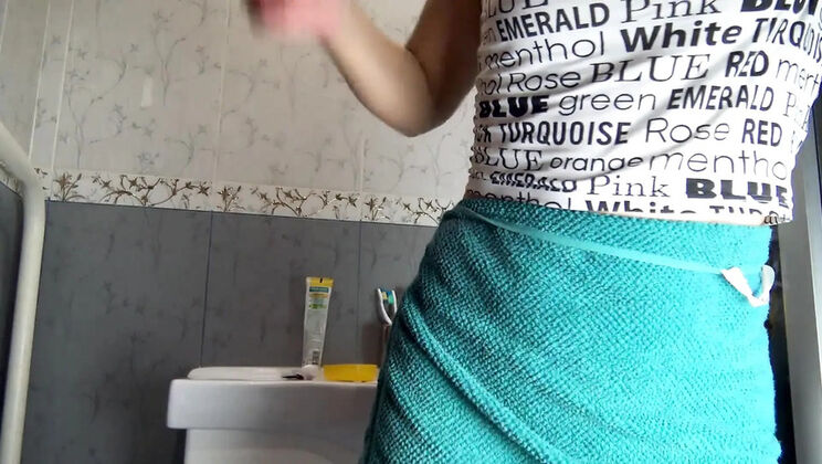 KristinaSlut Fingering Her Wet Pussy Until Squirting Orgasm in Shower