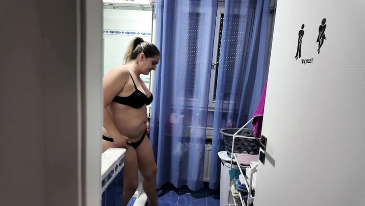 Homemade Italian MILF Alex e Bianca Real Amateur Blowjob & Cum Swallowing - Cheating Wife Fucked Doggy Style