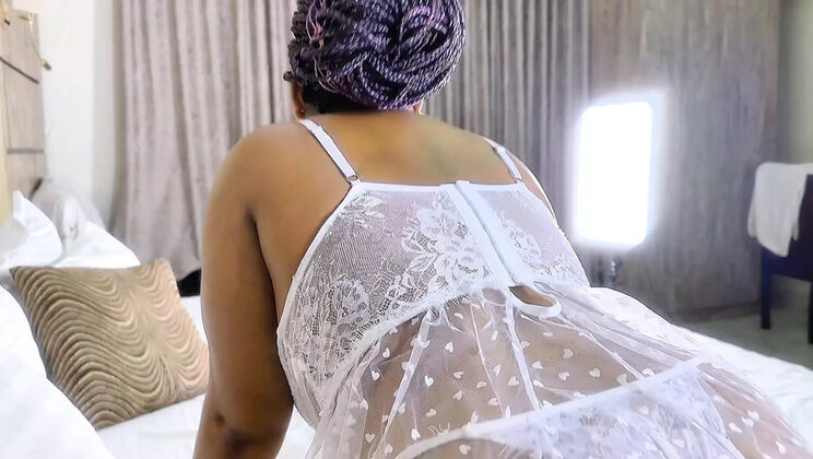 Queen Diva's Creamy Orgasm - Wet Pussy Filled with Cum