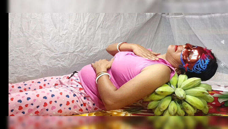 Indian Bhabhi Nomita Boudi Banana Insertion Pussy Fun Outdoor Doggy Style