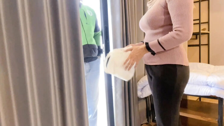 Indonesian Hijab MILF Nadalyne Tight Pussy Prank Delivery Guy Fucking