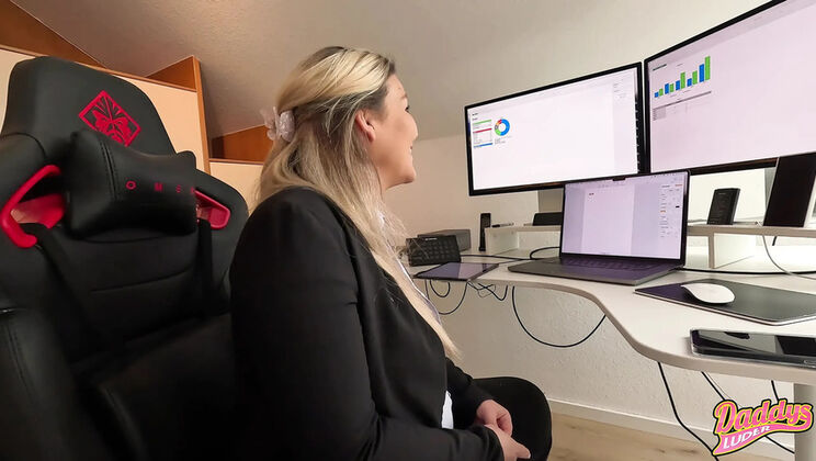 Pregnant German MILF Gives Hard Deepthroat Blowjob & Facial Cumshot - Amateur Homemade 4K