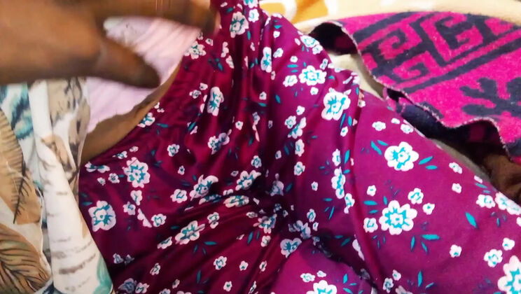 Desi Stepmom Anal First Time With Daughter - Indian Aunty Hot Sex