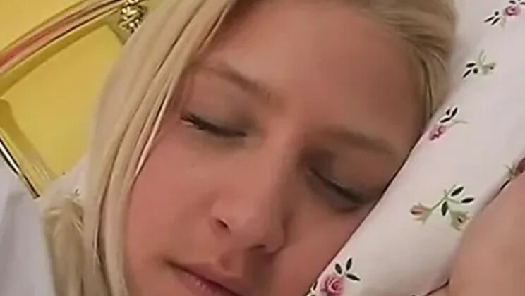 My Stepsister Sarah Wright is a Bitch Teen Giving Blowjob and Eating Pussy