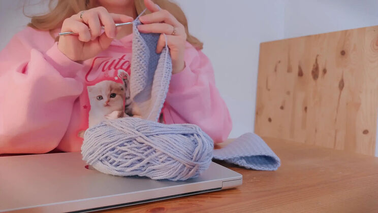 Curvy MILF Mrs Wetslavs Rides Her Desk for a Hairy Pussy Orgasm - Amateur Solo Masturbation in 4K