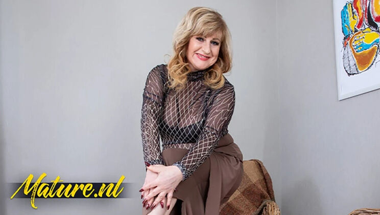 Granny Liana First Solo: Naked Masturbation & Fingering for Horny Grandma