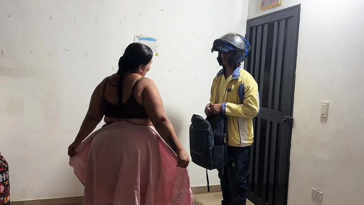 Lexly_16 Hot Latina Pizza Delivery Blowjob & Doggy Style in Kitchen - Big Ass Big Tits Fucking