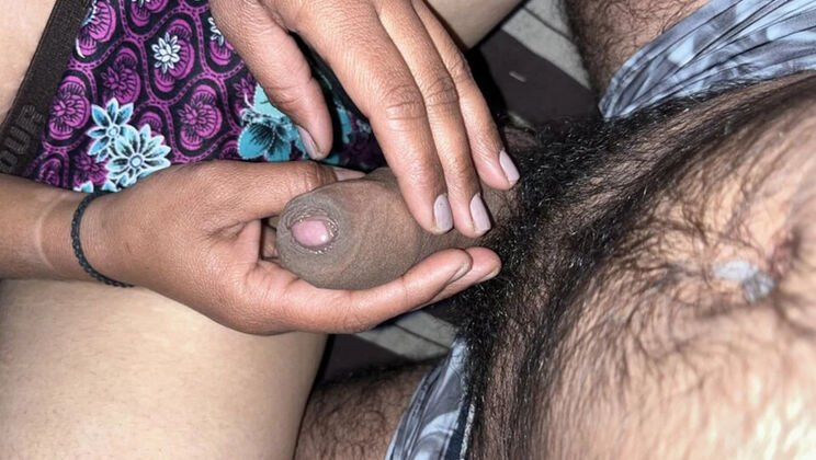 Desi Indian teen girl first time hardcore sex in Hindi - Beautiful girl fucking hardcore