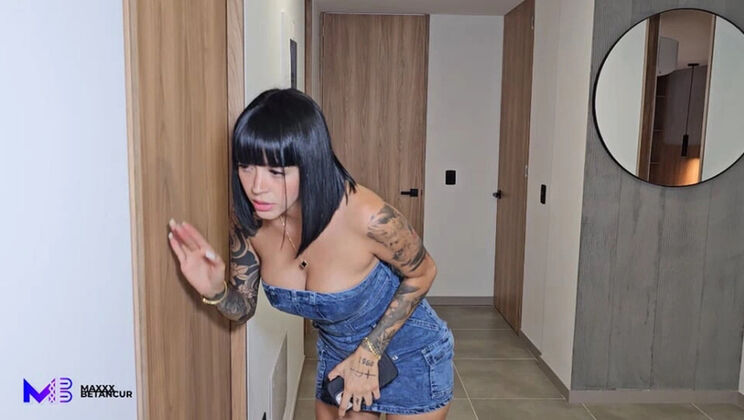 Luna Vitaler gets her tight Latina pussy filled with cum by Max Betancur's big cock in public stairwell sex