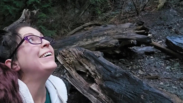 Nerdy Faery's Icy Outdoor Piss - Big Ass Canadian MILF with Glasses Peeing on Ice