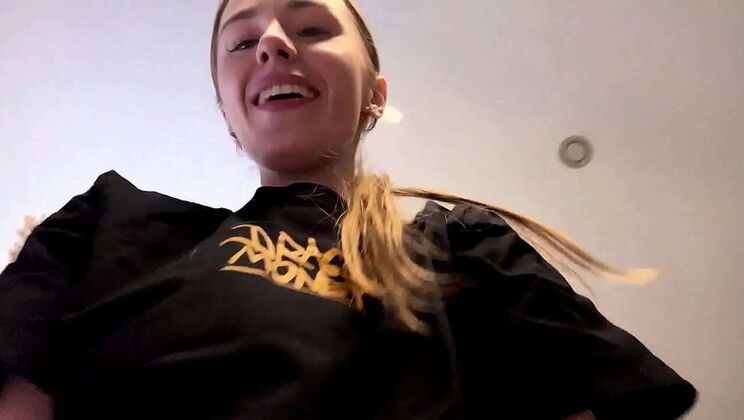 PrincessVictoria18 Juicy Pussy Close-Up Solo Fingering & Spit Fetish