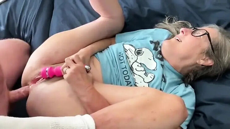 Quick Anal Fuck with Mature Couple - Squirting Granny in Glasses