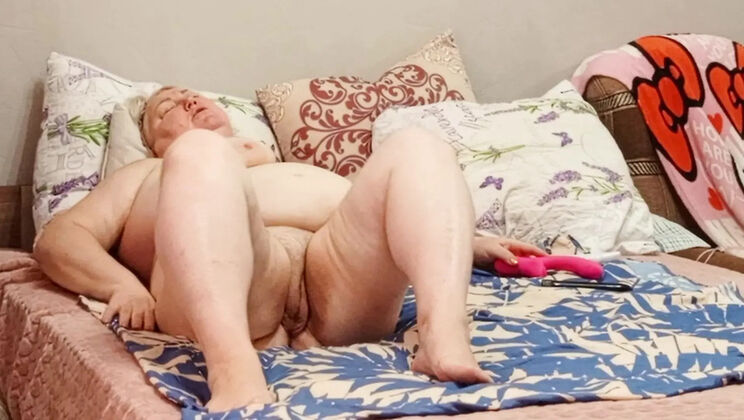 Buxom MILF Neighbor Fingering Her Juicy Pussy Solo Masturbation