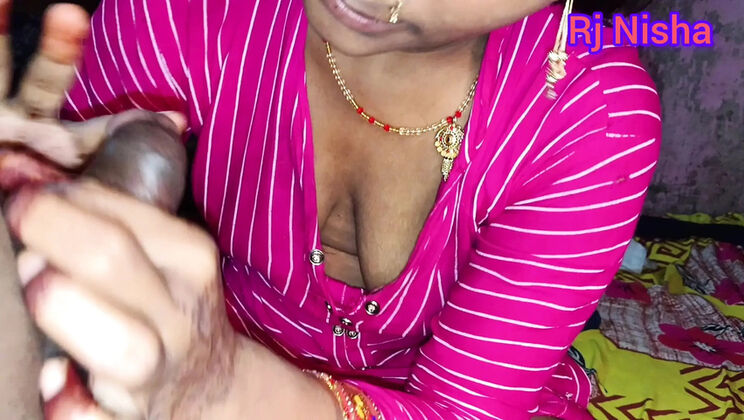 Desi Aunty First Time Sex with RJ Nisha - Indian Housewife Fingering Her Pussy