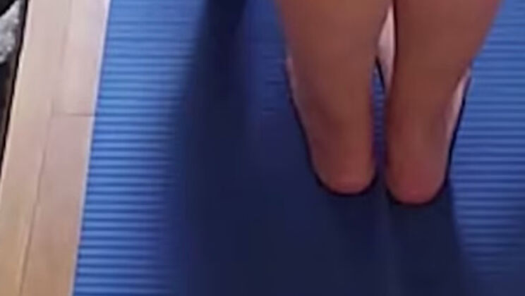 Mommavee1's Big Ass Yoga! Jerk Off To My MILF Body