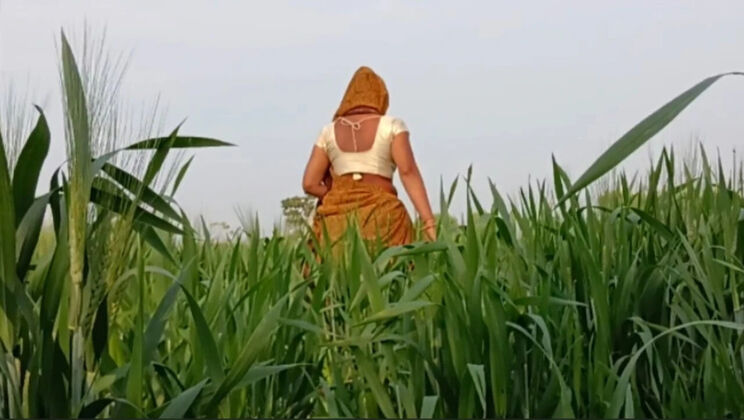 Desi 18-year-old married bhabhi fingers her wet pussy in the field, then brother fucks her tight butt outdoors