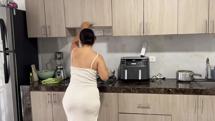 Horny MILF Stepmom Teaches Sex Class to Beginner Stepson in Kitchen