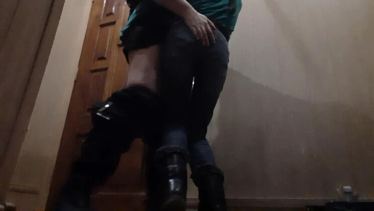 Paying the Courier With My Mouth - Dirty Russian Talk and Real Orgasm