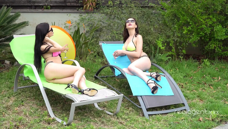 Sasha Rose and Henessy Eat Each Other Out on the Open Beach