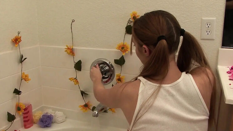 Kassius Kay's Homemade Bathroom Solo Session