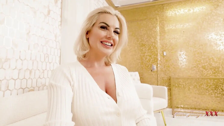 Busty MILF Neighbor Addyson James Wants Your Help