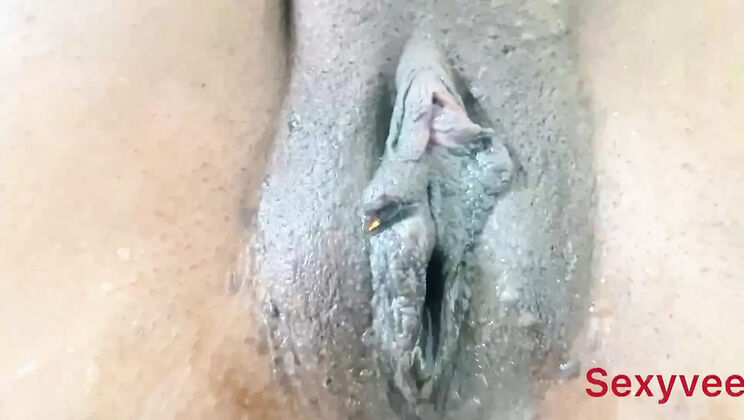 Best Friend Makes Love to Me - Nigerian Pornstar Sexyvee40 Missionary Doggy Style Squirting