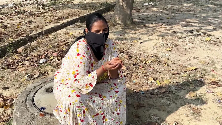 Admin fucks poor girl and takes advantage – Desi bhabhi big cock sex