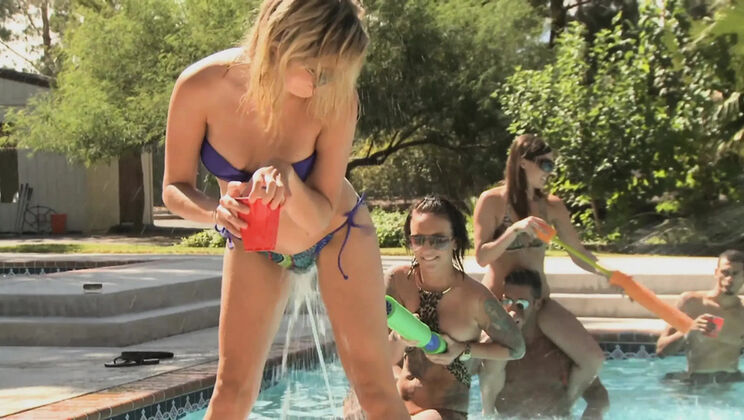 Girls Gone Wild Party: Teen Pool Orgy